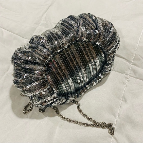 Unique Silver and Gray Sequined Jeweled Evening Bag Clutch or Crossbody EUC - Picture 5 of 12
